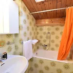Vakantiehuis 2 Bedroom Stunning In Pont-Saint-Martin