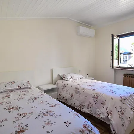 2 Bedroom Stunning In * Pont-Saint-Martin